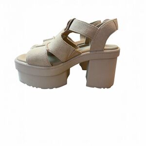 UGG New Heights Platform T-Strap Sandals Mustard Seed Suede Size 8.5 NWOB